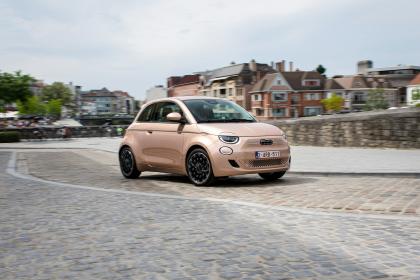Επίδειξη -τεχνολογικής- δύναμης από το FIAT 500 στο ROM-E