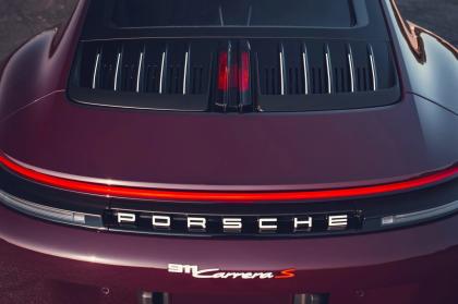 Η Porsche φέρνει πίσω το χειροκίνητο κιβώτιο για την 911 Carrera S