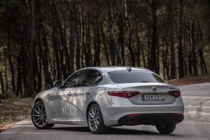 Alfa Romeo Giulia Sprint 2.0 ΤΒ 200PS