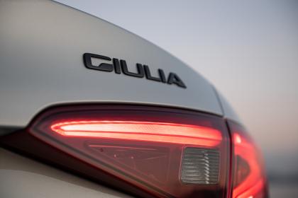 Alfa Romeo Giulia Sprint 2.0 ΤΒ 200PS