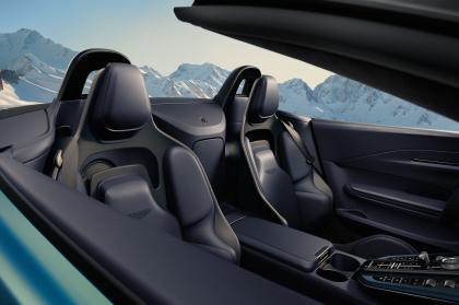 Πρεμιέρα για την νέα Aston Martin Vantage Roadster