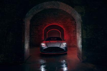 Επίσημο: Ιδού η νέα Aston Martin Vantage S