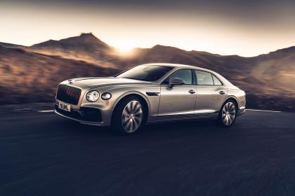 Παγκόσμια πρωτιά της Bentley με τρισδιάστατα  πάνελ ξύλου στη νέα Flying Spur