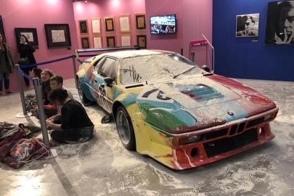 Ακτιβιστές βανδάλισαν την BMW M1 του Andy Wharhol