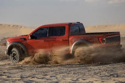 Δεκαπέντε ανοιχτά ημιφορτηγά της Ford… έκαναν φτερά