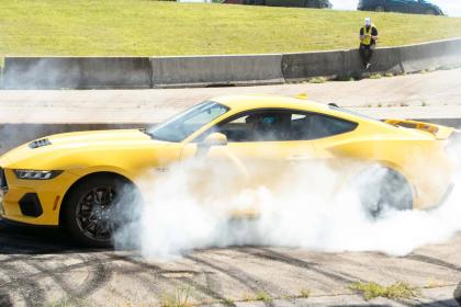 Με το νέο ηλεκτρονικό drift brake, θα ντριφτάρουν και οι… μητέρες μας