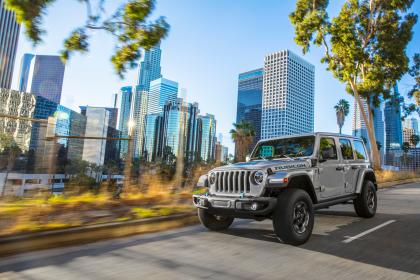 Το νέο Plug-in Hybrid Wrangler 4xe