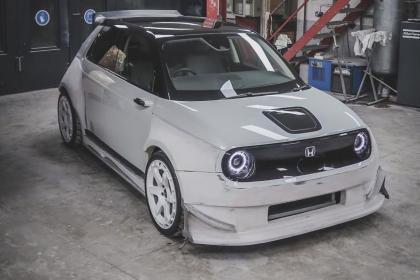 Honda e με bodykit