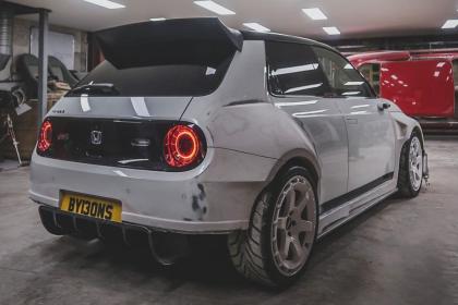 Honda e με bodykit