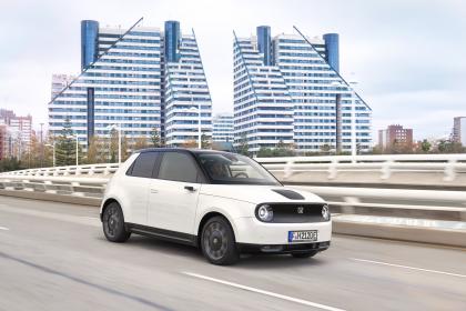 Οδηγούμε το νέο Honda e
