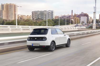 Οδηγούμε το νέο Honda e
