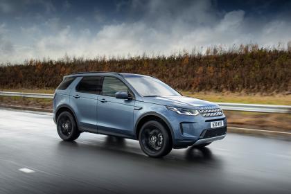 Οι Jaguar και Land Rover επεκτείνουν τη σειρά ηλεκτροκίνητων με τρικύλινδρο plug-in hybrid