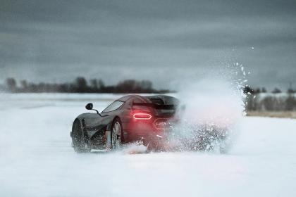 Παιχνίδια στο χιόνι με το Koenigsegg Jesko