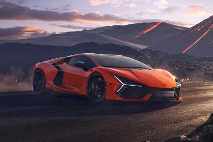 Ντεμπούτο για την Lamborghini Revuelto