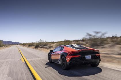 Lamborghini Huracan Sterrato: California… Drifting