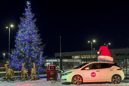Το Nissan Leaf ανάβει το Χριστουγεννιάτικο δέντρο