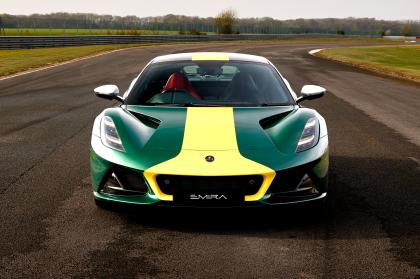 H Lotus έβγαλε επετειακή έκδοση της Emira προς τιμήν του Jim Clark