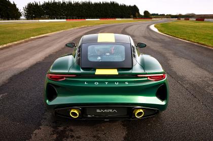 H Lotus έβγαλε επετειακή έκδοση της Emira προς τιμήν του Jim Clark