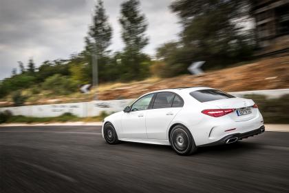 Mercedes-Benz C200 204PS