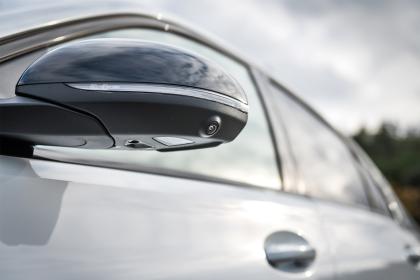 Mercedes-Benz C200 204PS