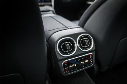 Mercedes-Benz C200 204PS