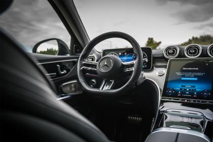 Mercedes-Benz C200 204PS