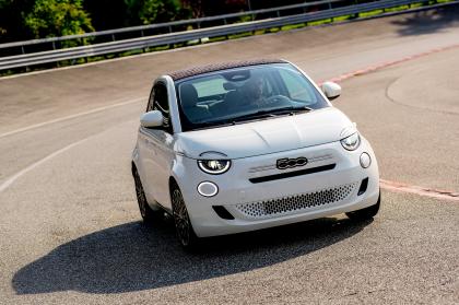 Τα πρώτα Fiat 500 Hybrid θα φτάσουν τον Νοέμβριο