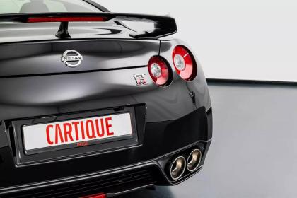 Πωλείται το Nissan GT-R Black Edition του Sebastian Vettel 