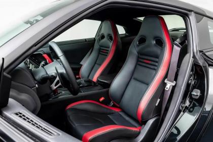 Πωλείται το Nissan GT-R Black Edition του Sebastian Vettel 