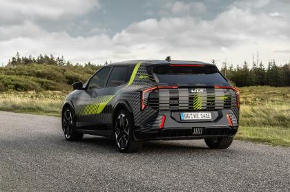 Η Kia teasάρει το νέο EV4 GT