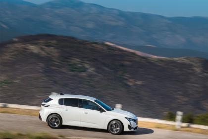 Peugeot 308 Hybrid e-EAT8 180Ps