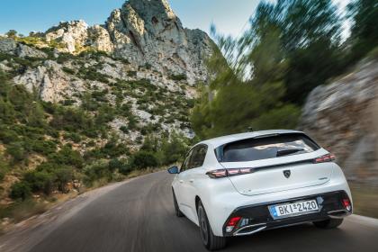 Peugeot 308 Hybrid e-EAT8 180Ps