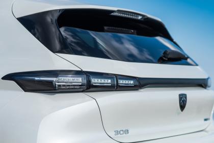 Peugeot 308 Hybrid e-EAT8 180Ps