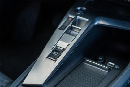 Peugeot 308 Hybrid e-EAT8 180Ps