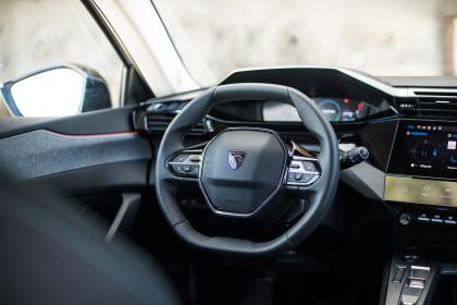 Peugeot 308 Hybrid e-EAT8 180Ps