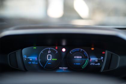 Peugeot 308 Hybrid e-EAT8 180Ps