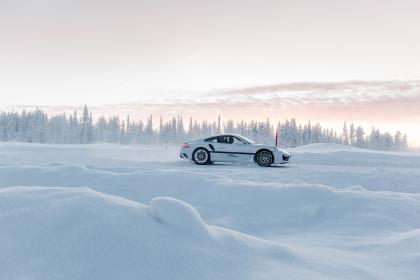 Η Porsche 911 ST σε χειμερινές δοκιμές