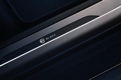 H Land Rover συστήνει την Black Edition στο Range Rover SV