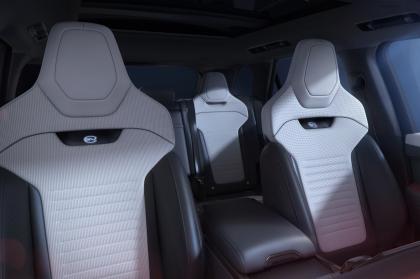 Η Land Rover παρουσιάζει το Range Rover Sport SV Carbon