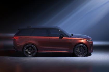 Η Land Rover παρουσιάζει το Range Rover Sport SV Carbon