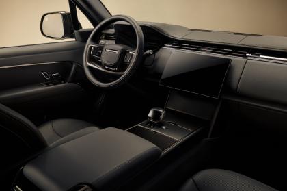 H Land Rover συστήνει το Range Rover SV Black
