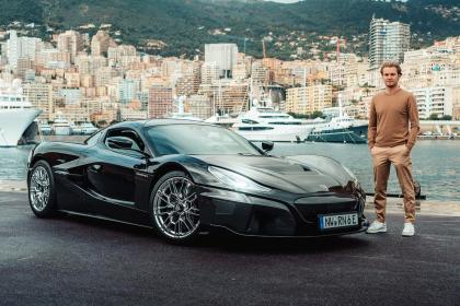 H εορταστική βόλτα του Nico Rosberg με το Rimac Nevera