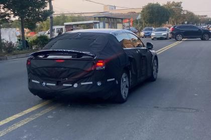 H Smart ετοιμάζει το πρώτο της sedan, το #6