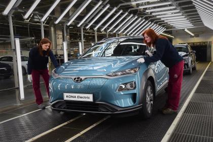 Τέλος η πώληση αυτοκινήτων με θερμικούς κινητήρες από το 2030 στην Ελλάδα