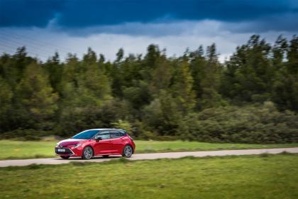 Toyota Corolla 2.0 Hybrid CVT 180Ps