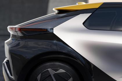 Έρχεται η δεύτερη γενιά Toyota C-HR
