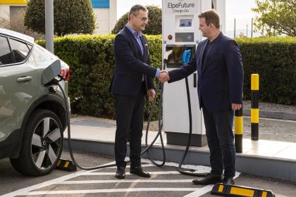 Συνεργασία Volvo Car Hellas και ElpeFuture