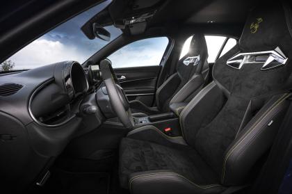 H Abarth παρουσίασε το νέο 600e σε δύο εκδόσεις