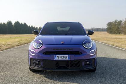 H Abarth παρουσίασε το νέο 600e σε δύο εκδόσεις