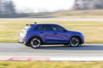 H Abarth παρουσίασε το νέο 600e σε δύο εκδόσεις